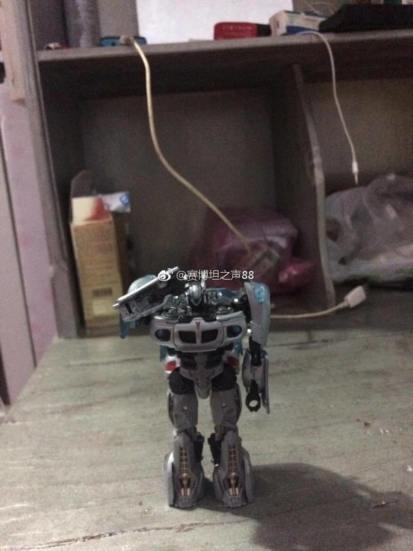 Transformers Studio Series Jazz In Hand Robot Mode Photos Of Wave 2 Deluxe  (1 of 3)